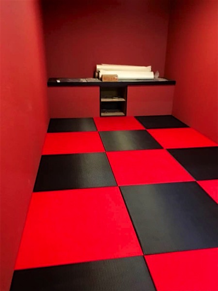 黒赤の畳