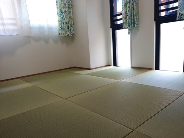 市松模様が美しい琉球畳の部屋