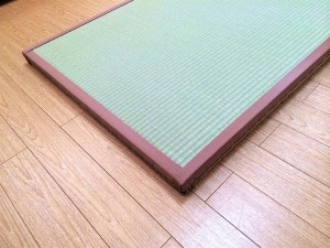 四方に畳縁を付けた畳の製作