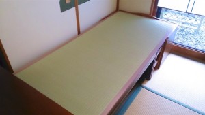 ベンチ兼来客時のベッドに使う畳
