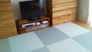 床暖房のフローリングに床暖房対応の置き畳