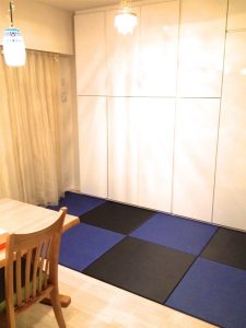 【黒と藍色の市松模様】素材の違う畳表の組み合わせでオリジナルの和空間が完成