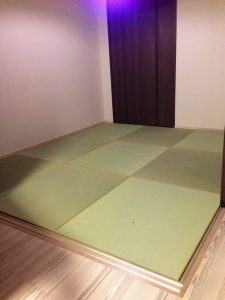 白っぽいフローリングの洋室に畳を敷き詰めるとどうなる？ → イメージ通りの良い感じの和室になります。