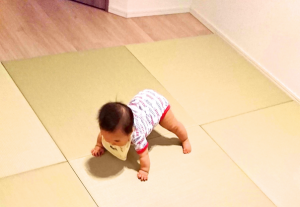 赤ちゃんのためにフローリングから琉球畳の部屋に簡単リフォーム