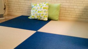 清流（和紙表）17藍色と14灰桜色の組み合わせで置き畳を製作