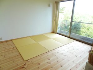 なぜホームセンターで販売されている畳は、和室の畳のイメージと違って見えるのか。