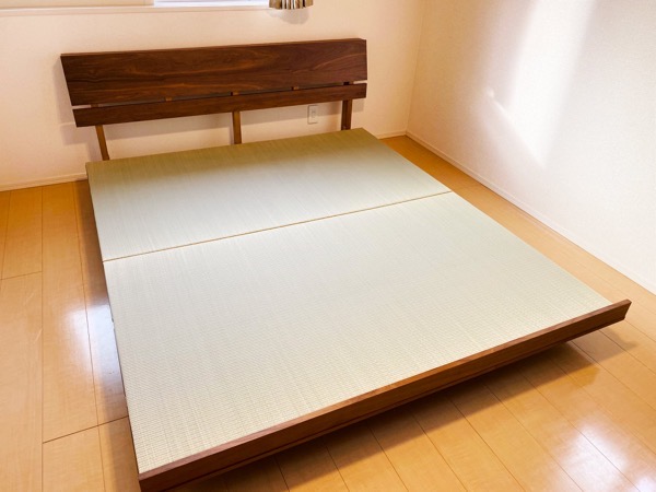 クイーンサイズベッドに畳を特注
