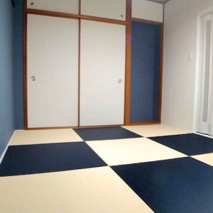 MIGUSA目積アイボリーとインディゴの組み合わせで敷いた琉球畳の和室